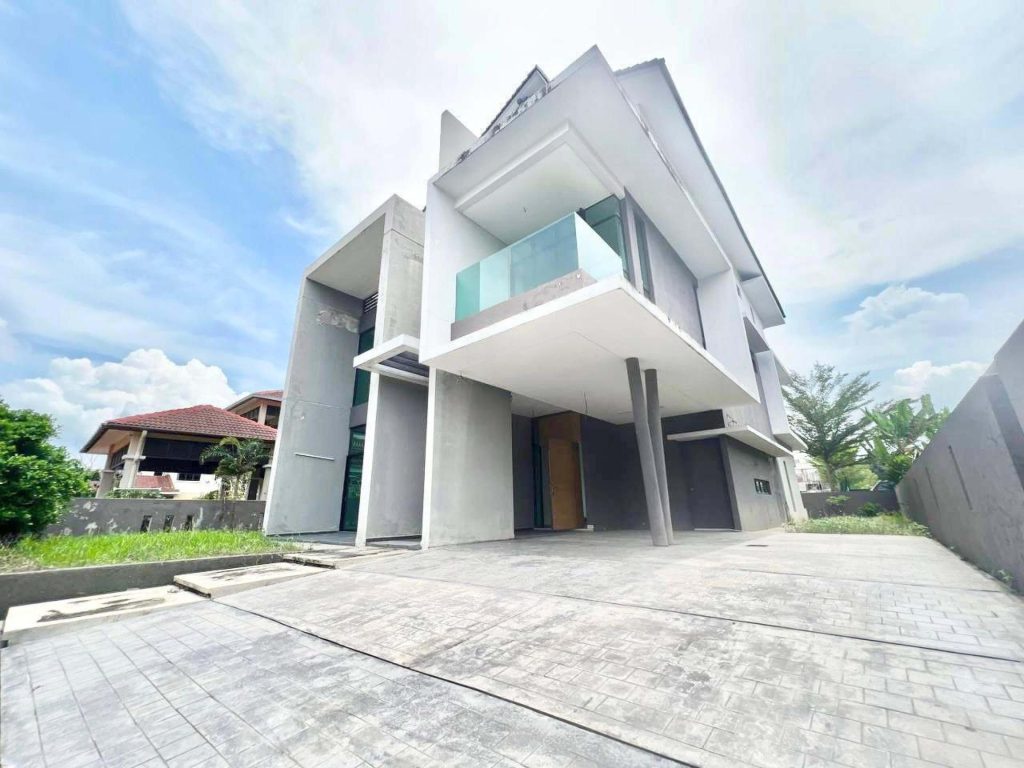 Taman Universiti Bungalow Bangi For Sale - 02